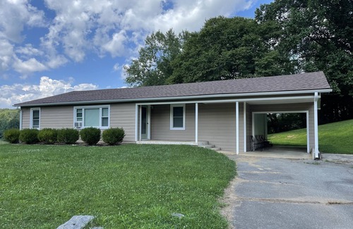 Sparta Casa | We are located in the beautiful blue ridge mountains