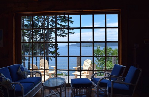 Seal Cove Cabaña | La vieja escuela nunca se vio tan bien!