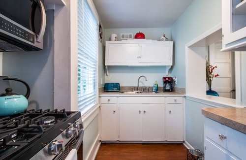 Summerville Historic District Cabaña | We love pets and they love our amenities