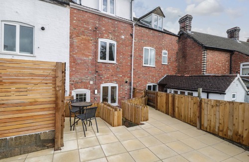 Cam Cabaña | WEAVERS COTTAGE, family friendly, with a garden in Cam, Dursley