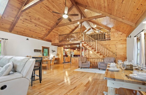Taylorsville Cabina | Weaverville Cabin + Mini Cabins w/ HOT TUB + Fire on 50 Acres!