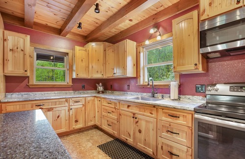 Taylorsville Cabina | Weaverville Cabin + Mini Cabins w/ HOT TUB + Fire on 50 Acres!