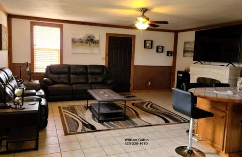 Brownwood Casa | Weekend Getaway on the Jim Ned River