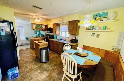 North Weeki Wachee Casa | Weeki Paradise Retreat-2/2 + Bonus Rm