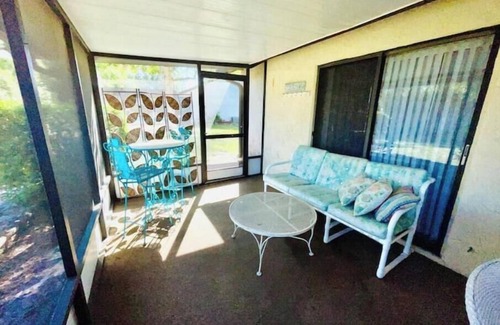 North Weeki Wachee Casa | Weeki Paradise Retreat-2/2 + Bonus Rm