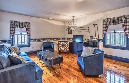 Butler Casa | Suite Retreat Downtown. A una cuadra de Main St. A pie de restaurantes y tiendas.