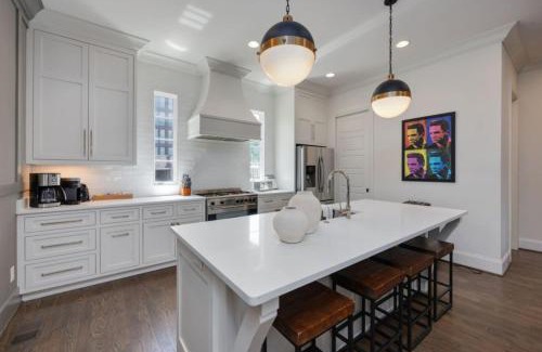 South Nashville Casa | WeHo Indie Villa 3 Bedroom 3 Bath Just 1.3 Miles to Geodis