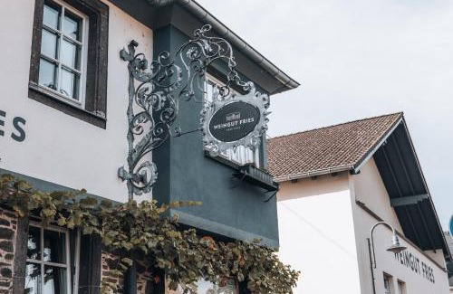 Kattenes Hotel | Weinhaus Fries