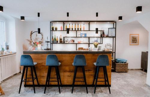 Kattenes Hotel | Weinhaus Fries