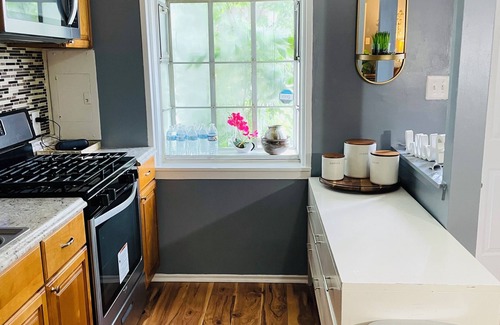 Landover Casa | Relax in Comfort at Our Modern 2Bedroom Townhome in Hyattsville