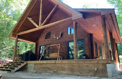 Rapid City Casa | Welcome snowmobilers and skiers to a cozy log cabin on the Rapid River.