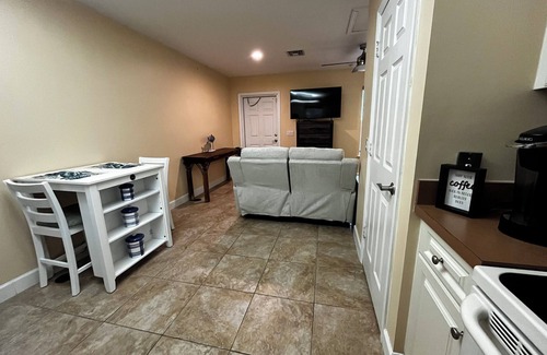Stuart Apartamento | Welcome to Aqua Aura a Charming studio with AC in Stuart - Perfect for a getaway