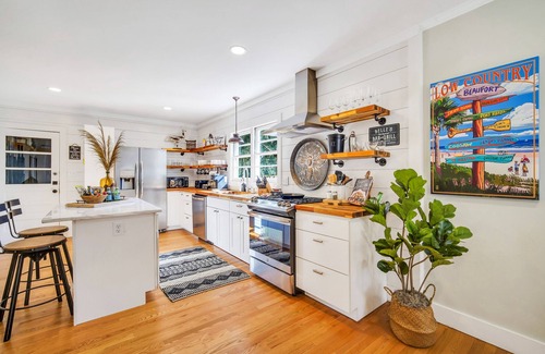 Beaufort Casa | Welcome to Belle’s Love Shack! Cozy 3 BR Home close to Downtown & Parris Island