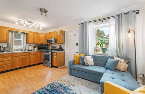 Foxcroft Square Casa | Welcome to cozy Cricket’s Cove!