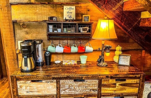 McCaysville Cabina | Welcome to cozy Snug Cove Creekside Cabin located just outside Blue Ridge, GA!