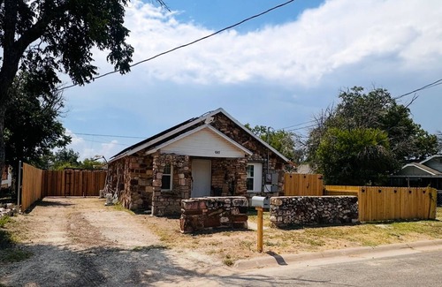 San Angelo Casa | Welcome to Cozy Stone Cottage 3 bedrooms and 1 bathroom house.