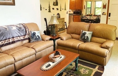 Blairsville Cabina | Welcome to Deer Ridge! Dog Friendly, 2 Bedroom and 2 Bath - sleeps 6.