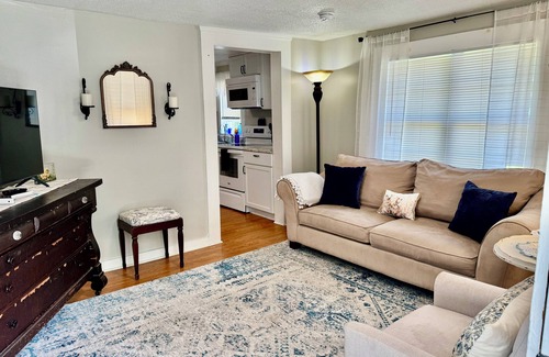 Prattville Casa | Welcome to Granny's house. Pet friendly!