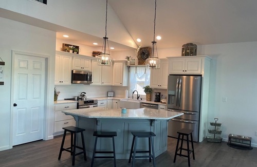 Marion Casa | Welcome to Hummingbird Haven- A new lakefront home with amazing sunset views