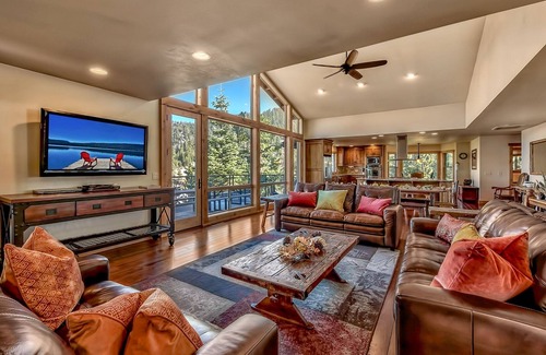 Zephyr Cove Casa | Renovado con muebles nuevos, aislado, vista al lago, bañera de hidromasaje