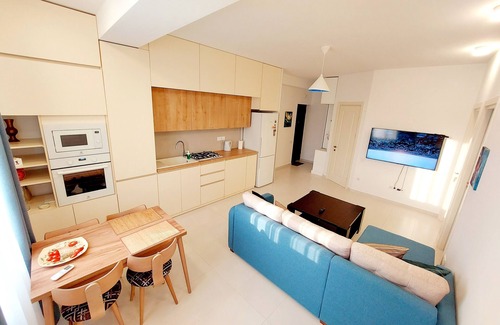 Didube Apartamento | Welcome to our beautifully located corner apartment, drenched in sunlight.