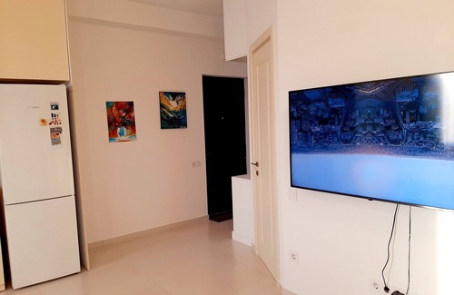 Didube Apartamento | Welcome to our beautifully located corner apartment, drenched in sunlight.