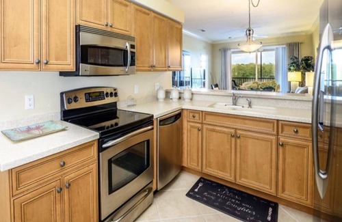 Naples Condominio | Welcome to our beautiful top floor condo. We have all the amenities you need!