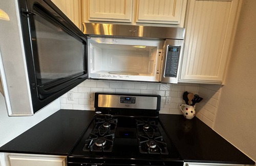 Edmond Casa | Welcome to our cozy family home! Ideal for those seeking comfort and relaxation.