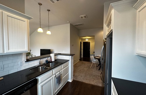 Edmond Casa | Welcome to our cozy family home! Ideal for those seeking comfort and relaxation.