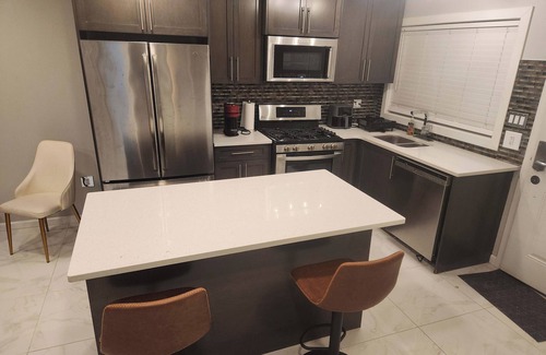 Northeast Edmonton Casa | Welcome to our Executive Modern Family Haven in the North area of Edmonton.
