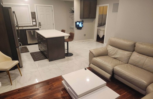 Northeast Edmonton Casa | Welcome to our Executive Modern Family Haven in the North area of Edmonton.