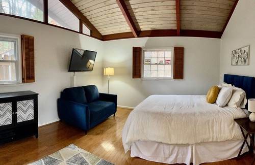 Royal Pines Casa | Welcome to the Acorn Cottage minutes from Biltmore & Asheville attractions!