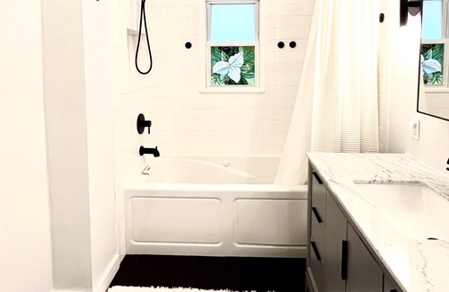 Royal Pines Casa | Welcome to the Acorn Cottage minutes from Biltmore & Asheville attractions!