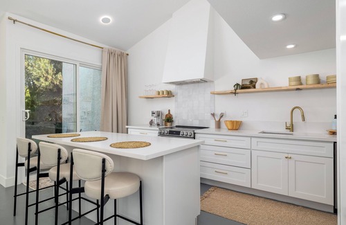 Temecula Casa | Welcome to The Buzze – Stylish 2BR/2BA Stay in Prime Murrieta Location!