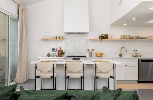 Temecula Casa | Welcome to The Buzze – Stylish 2BR/2BA Stay in Prime Murrieta Location!