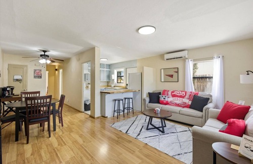 Victory Hills Casa | Welcome to The Lobo Den