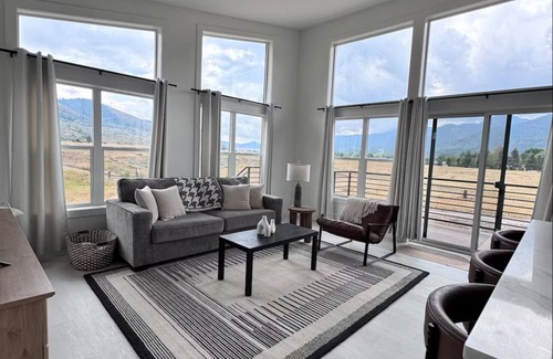 Palisades Casa | Welcome to the MbarM Ranch! Enjoy our Mountain View’s in this quaint valley