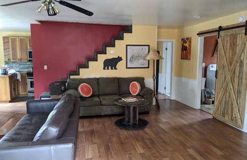 Columbia Falls Casa | Welcome to The Ponderosa!