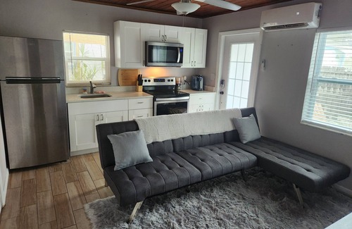 Magnolia Heights Casa | Welcome to The Pink Flamingo! Cozy Private House w/Fenced in Yard