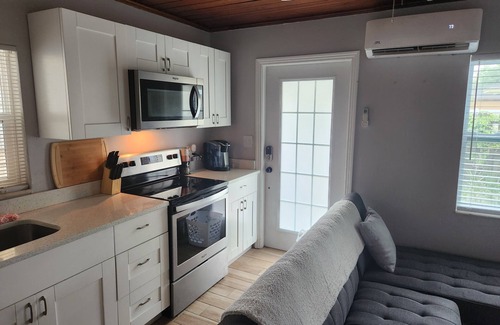 Magnolia Heights Casa | Welcome to The Pink Flamingo! Cozy Private House w/Fenced in Yard