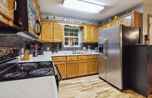 Sloans Valley Cabina | Welcome to “The Retreat on the Hill” – Your Peaceful Lakeside Getaway