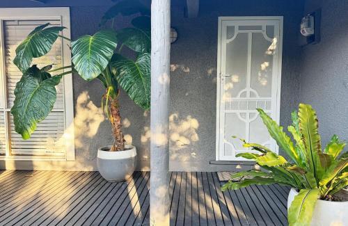 Glenroy Casa | Welcome to The Roy - Family home close to airport and train!