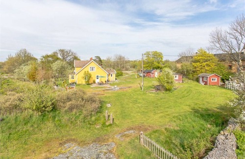 Sturko Chalet De Esquí | Welcome to this fantastic summer house located on Tjurkö in the Blekinge archipelago. SE03018