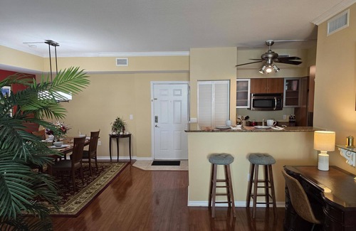 East Ocean Ave Condominio | Welcome to your 2-Bedroom Intracoastal Courtyard-view Oasis in Lantana!