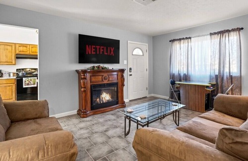 Northeast El Paso Casa | Welcome to your home away from home! This quiet neighborhood is only 15 minutes to Ft
