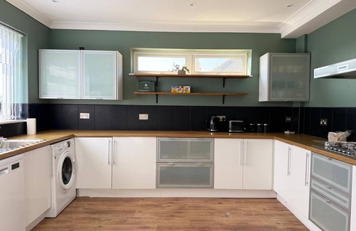 Cliftonville Apartamento | Welcome to your perfect coastal getaway in Palm Bay with Stunning Sea Views!