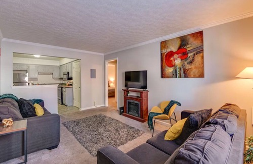 Midtown Apartamento | Welcome to your stylish Nashville retreat, managed by Music City Property Mgmt.