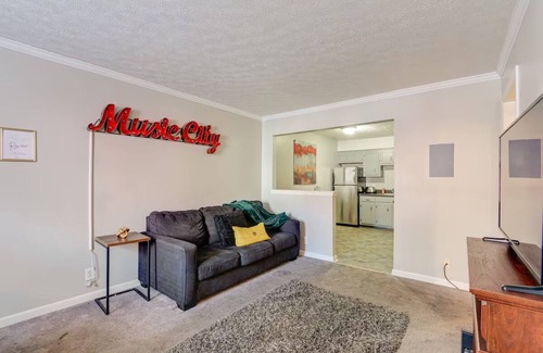 Midtown Apartamento | Welcome to your stylish Nashville retreat, managed by Music City Property Mgmt.
