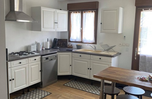 Clere-les-Pins Casa | Welcoming 2-bedroom house in Cléré-les-Pins, many castles around.