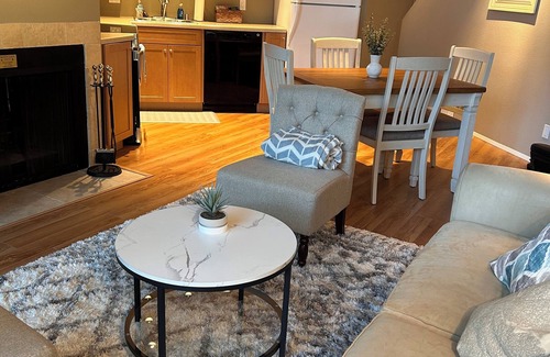 Birch Bay Condominio | Welcoming 2-bedroom condo close to the beach in charming Birch Bay.